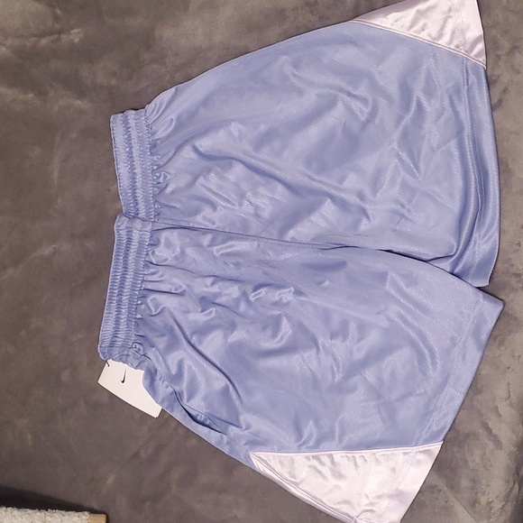 NWT Nike Women's Basketball Shorts S - Picture 4 of 6